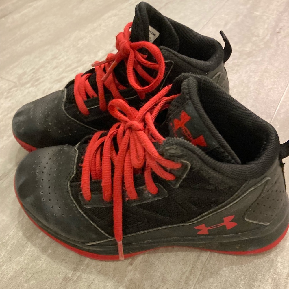 Youth size 13 Under Armour basketball shoes in gently used condition